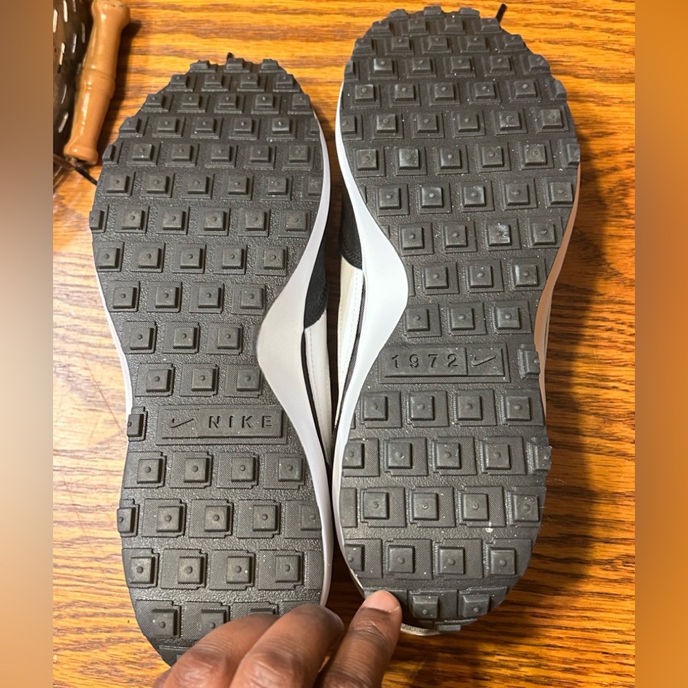 Nike Black Sneakers - Picture 3 of 3